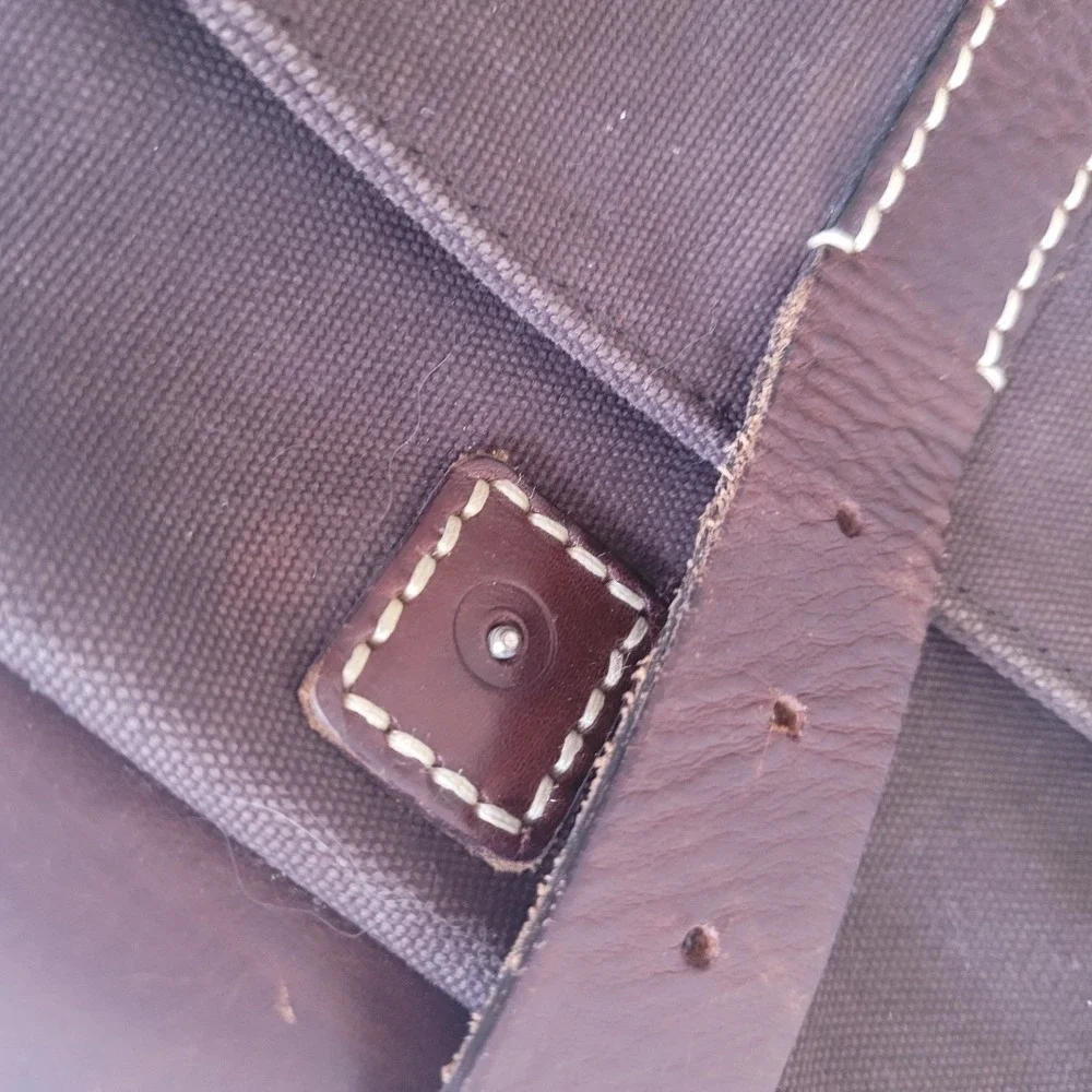 Banana Republic Canvas & Leather Messenger Bag Y2K front Snaps Broken